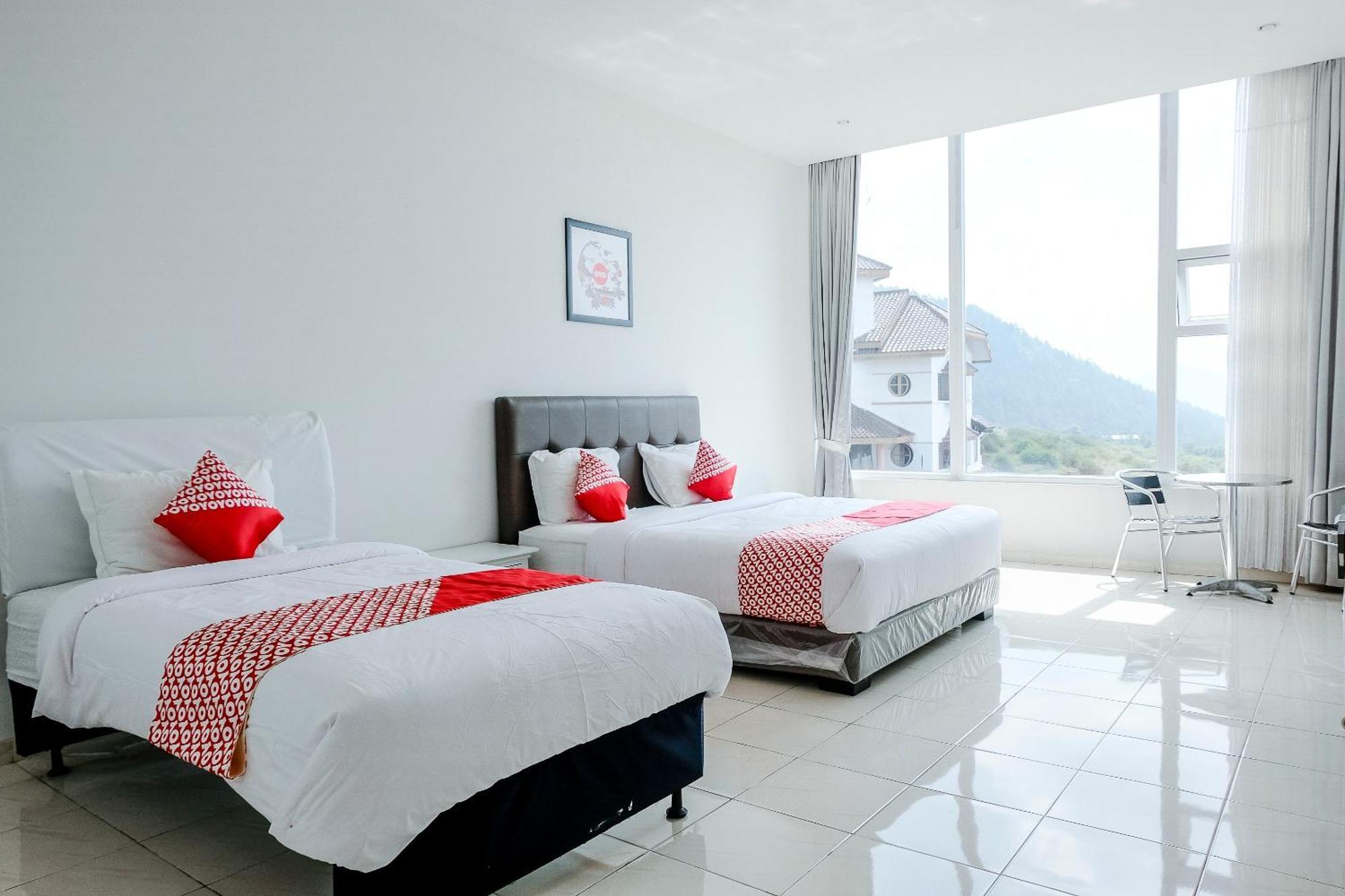 Oyo 1194 Villa Bukit Panderman Residence Batu  Luaran gambar
