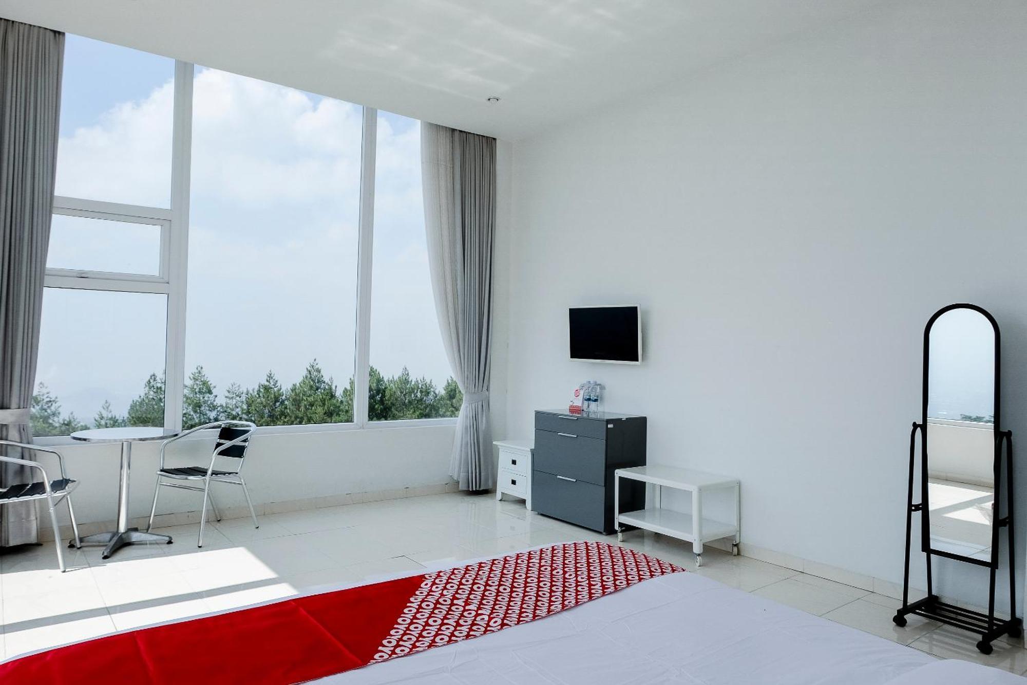 Oyo 1194 Villa Bukit Panderman Residence Batu  Luaran gambar