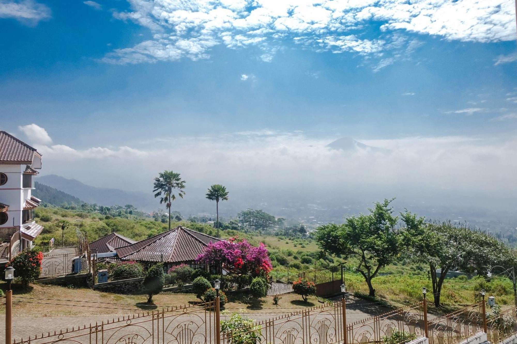 Oyo 1194 Villa Bukit Panderman Residence Batu  Luaran gambar