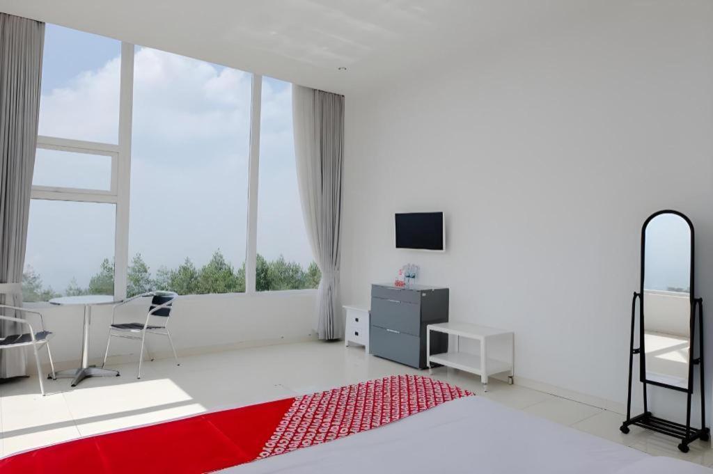 Oyo 1194 Villa Bukit Panderman Residence Batu  Luaran gambar