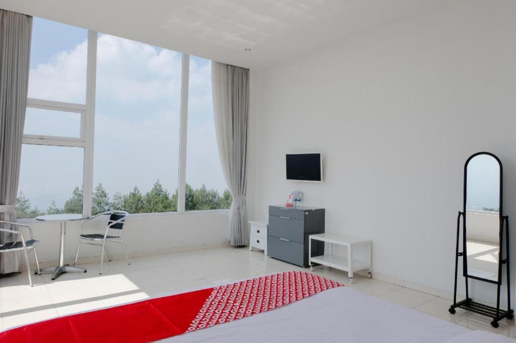 Oyo 1194 Villa Bukit Panderman Residence Batu  Luaran gambar
