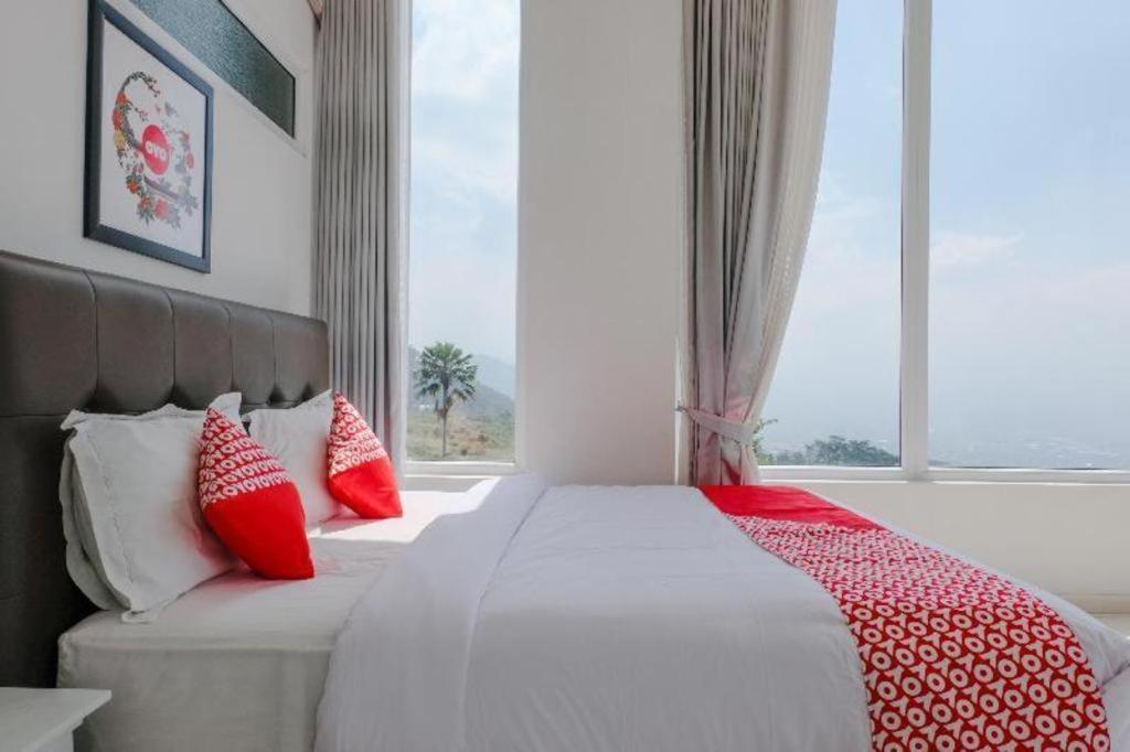 Oyo 1194 Villa Bukit Panderman Residence Batu  Luaran gambar