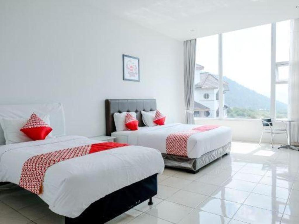 Oyo 1194 Villa Bukit Panderman Residence Batu  Luaran gambar