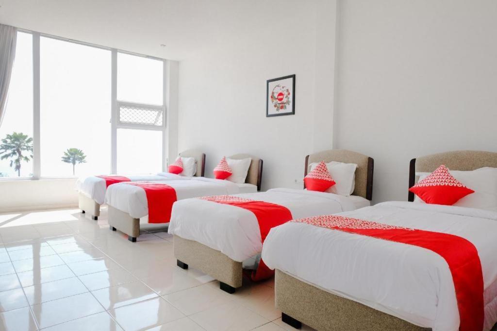 Oyo 1194 Villa Bukit Panderman Residence Batu  Luaran gambar