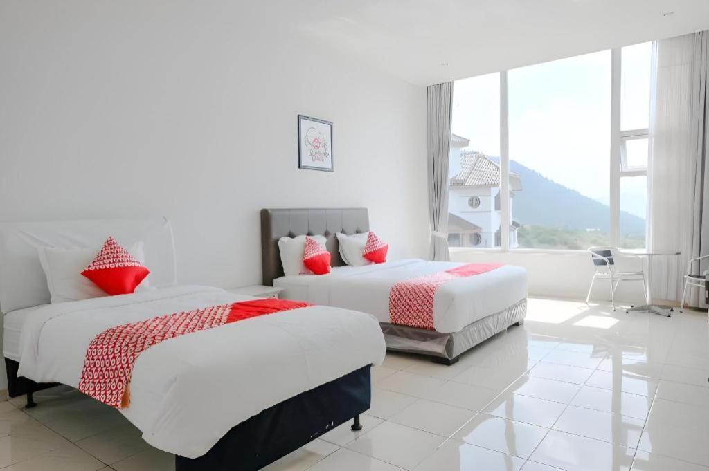 Oyo 1194 Villa Bukit Panderman Residence Batu  Luaran gambar