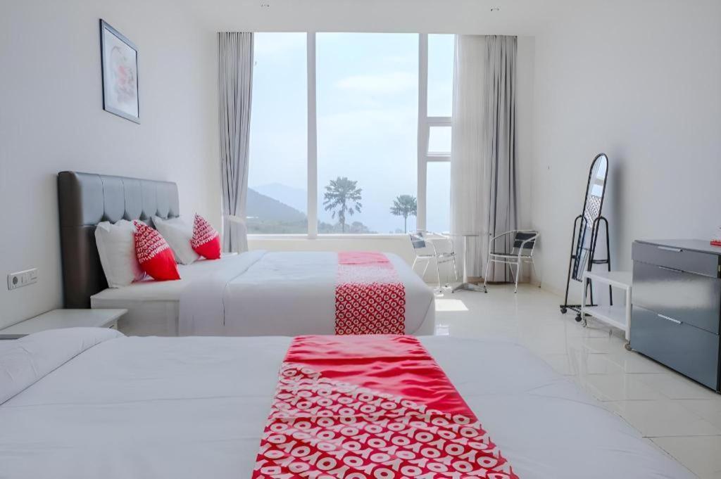 Oyo 1194 Villa Bukit Panderman Residence Batu  Luaran gambar