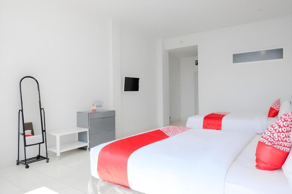 Oyo 1194 Villa Bukit Panderman Residence Batu  Luaran gambar